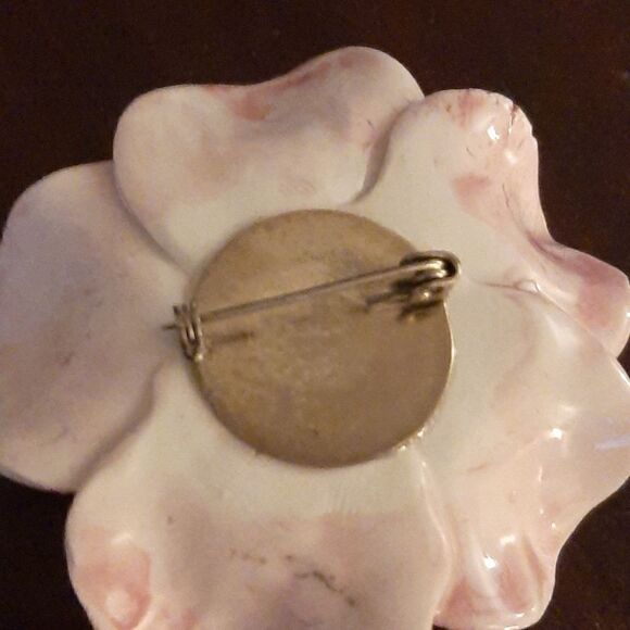 Vintage artisan one of a kind flower pin - Picture 3 of 3